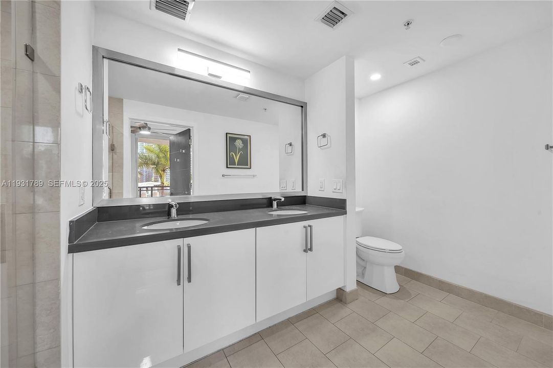 待售: $685,000 (2 贝兹, 2 浴室, 1274 平方英尺)