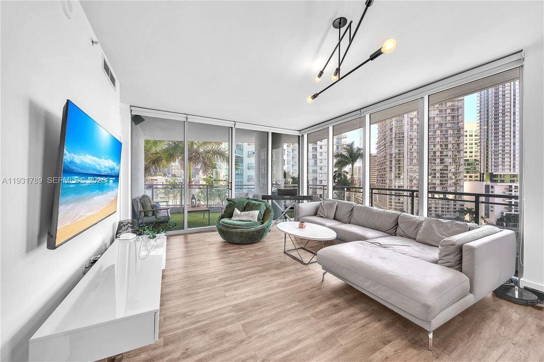 待售: $685,000 (2 贝兹, 2 浴室, 1274 平方英尺)