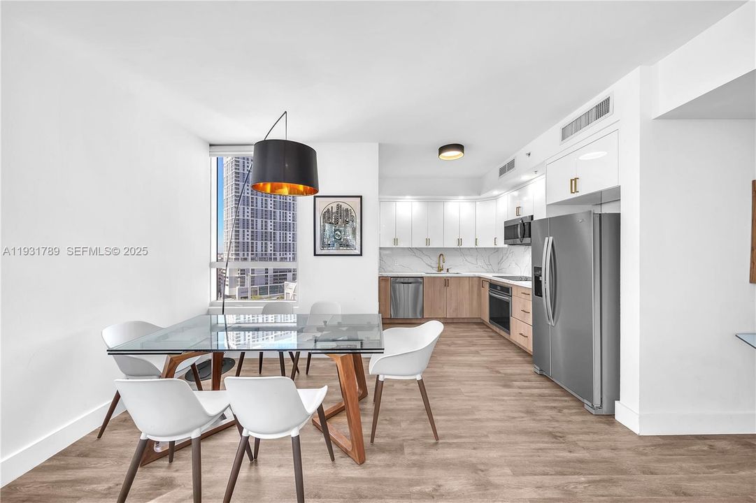 待售: $685,000 (2 贝兹, 2 浴室, 1274 平方英尺)