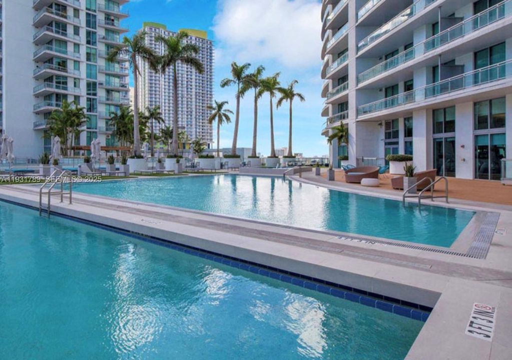 待售: $685,000 (2 贝兹, 2 浴室, 1274 平方英尺)