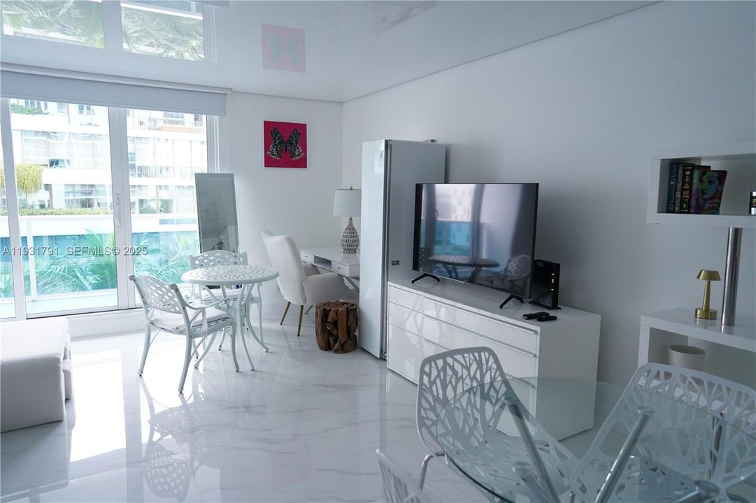 В аренду: $5,200 (1 спален, 1 ванн, 600 Квадратных фут)