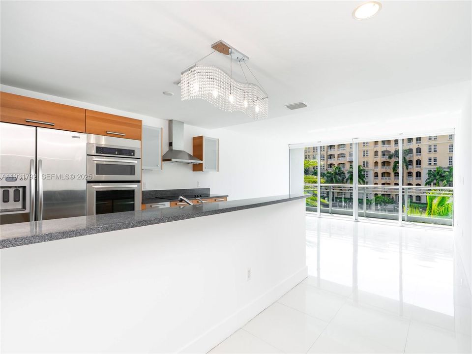 出租: $2,700 (0 贝兹, 1 浴室, 795 平方英尺)