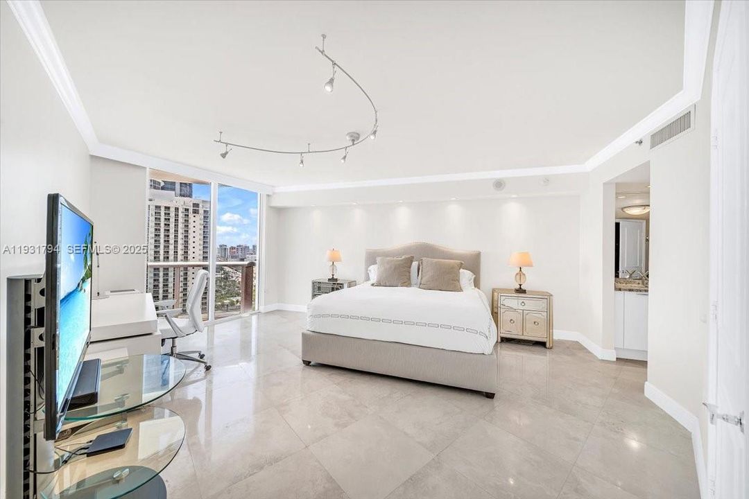 For Rent: $6,500 (2 beds, 2 baths, 1591 Square Feet)