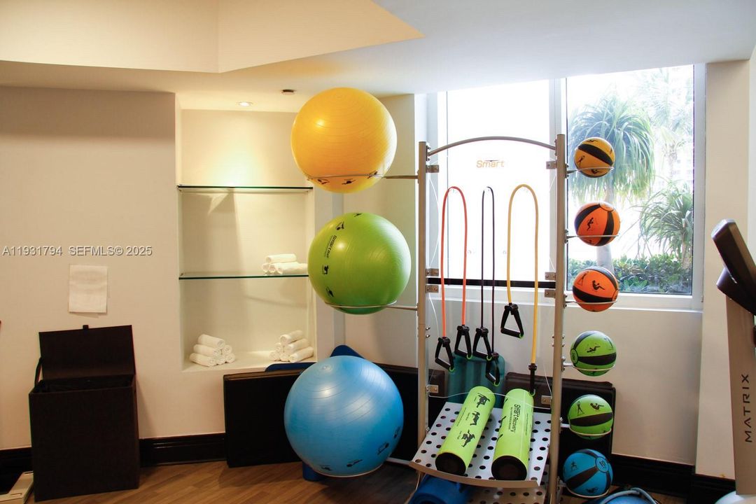 For Rent: $6,500 (2 beds, 2 baths, 1591 Square Feet)