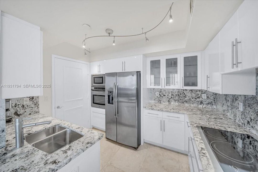 For Rent: $6,500 (2 beds, 2 baths, 1591 Square Feet)