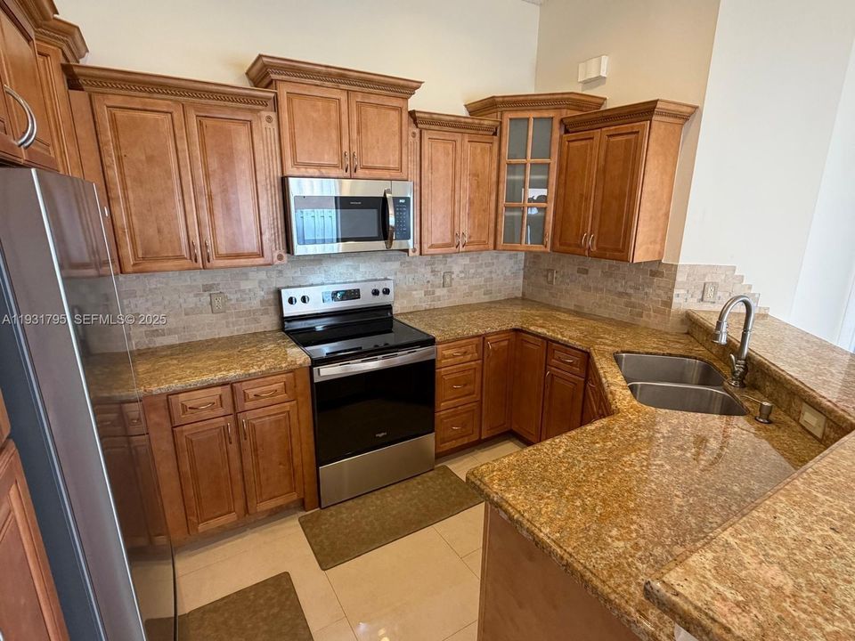 出租: $3,850 (3 贝兹, 2 浴室, 1368 平方英尺)