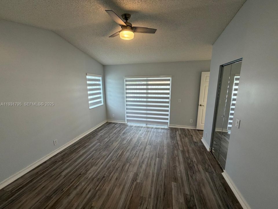 В аренду: $3,850 (3 спален, 2 ванн, 1368 Квадратных фут)