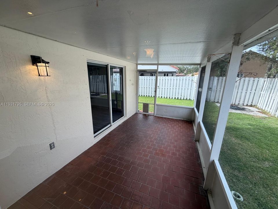 В аренду: $3,850 (3 спален, 2 ванн, 1368 Квадратных фут)