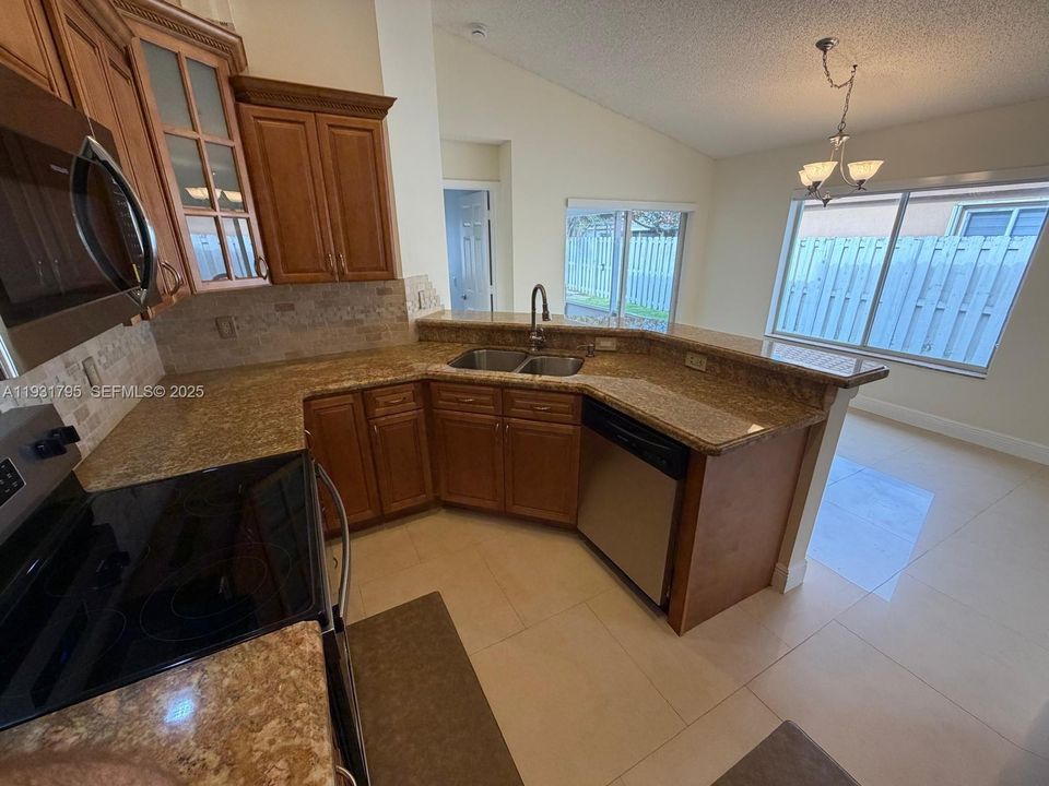 В аренду: $3,850 (3 спален, 2 ванн, 1368 Квадратных фут)