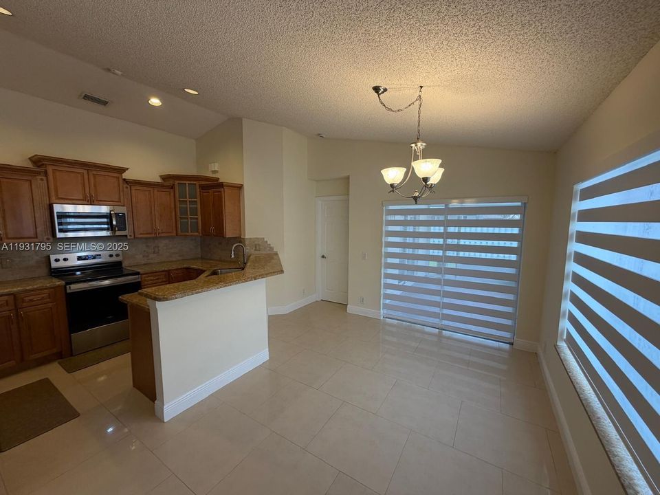 В аренду: $3,850 (3 спален, 2 ванн, 1368 Квадратных фут)