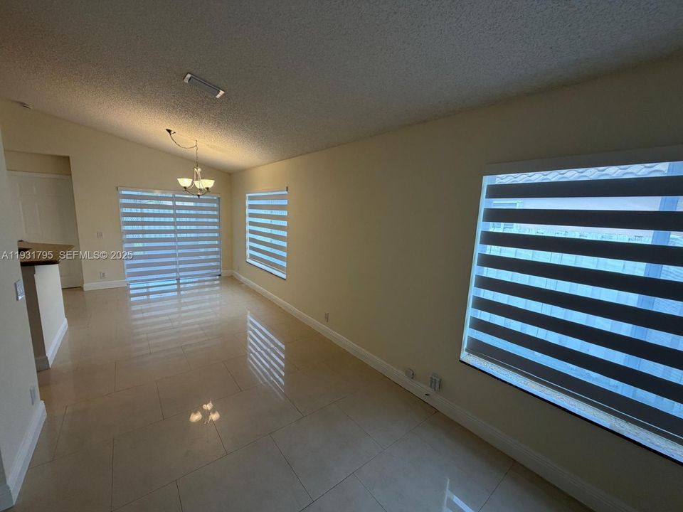 В аренду: $3,850 (3 спален, 2 ванн, 1368 Квадратных фут)