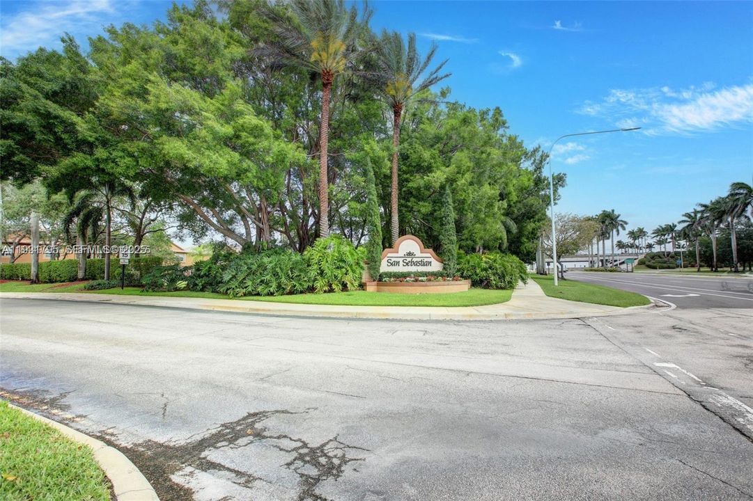 В аренду: $3,850 (3 спален, 2 ванн, 1368 Квадратных фут)