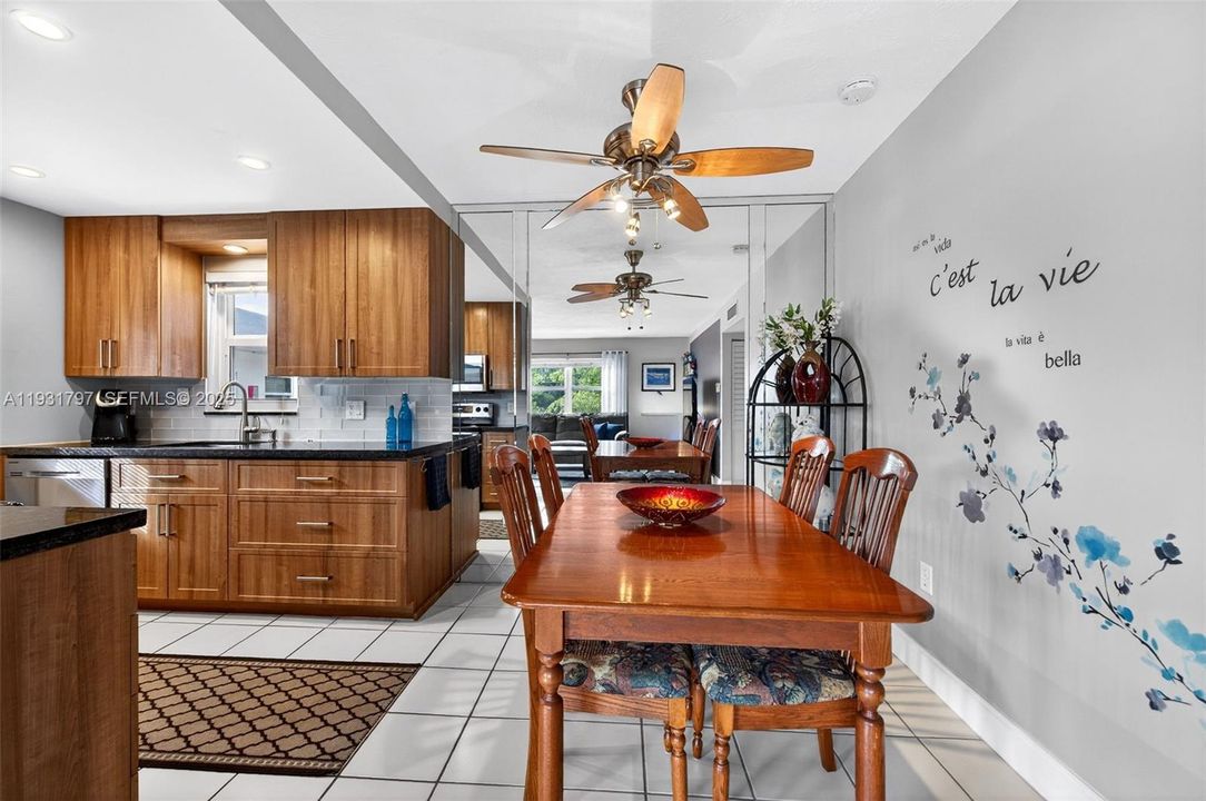 待售: $234,900 (2 贝兹, 2 浴室, 812 平方英尺)