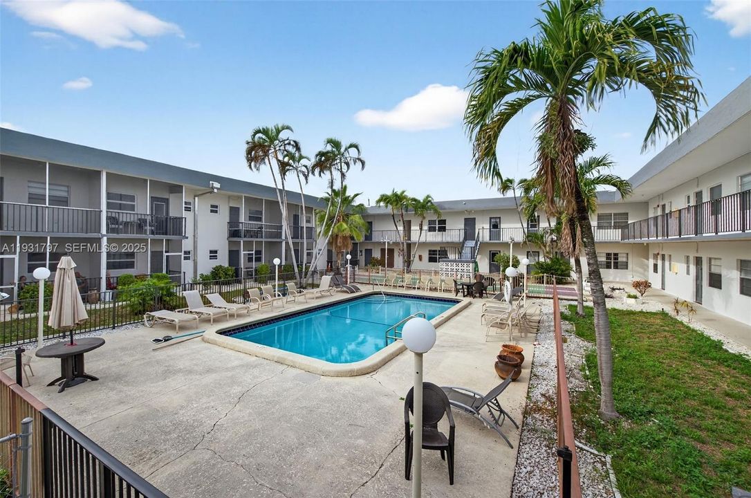 待售: $234,900 (2 贝兹, 2 浴室, 812 平方英尺)