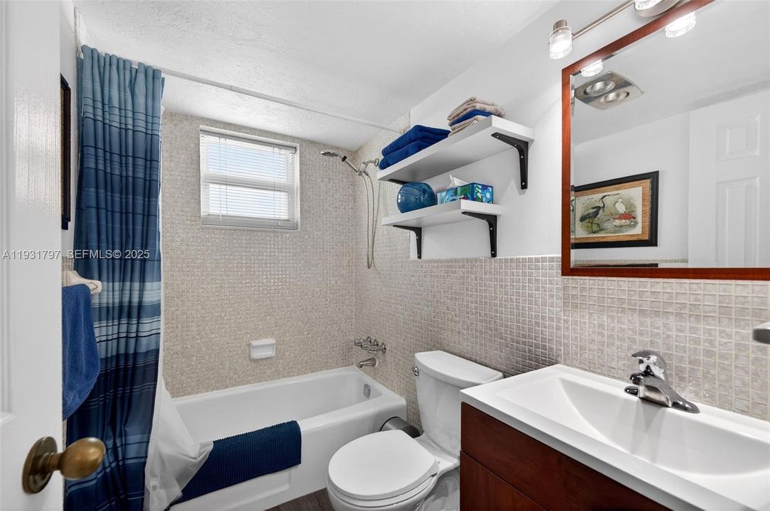 待售: $234,900 (2 贝兹, 2 浴室, 812 平方英尺)