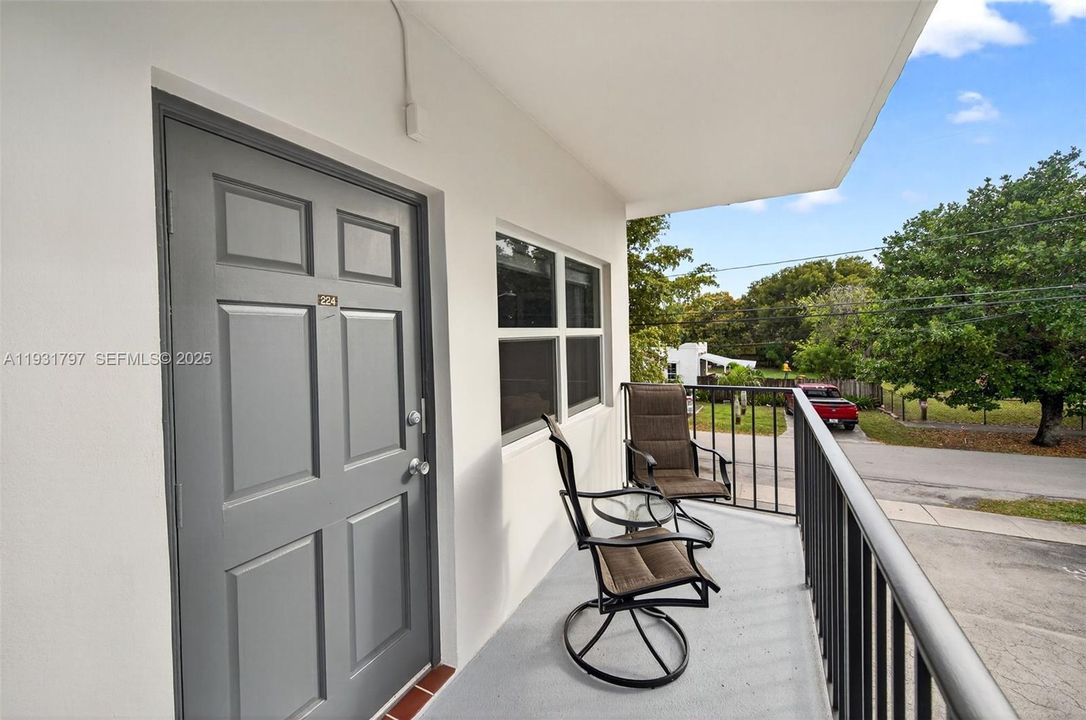 待售: $234,900 (2 贝兹, 2 浴室, 812 平方英尺)