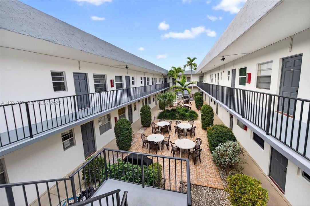 待售: $234,900 (2 贝兹, 2 浴室, 812 平方英尺)