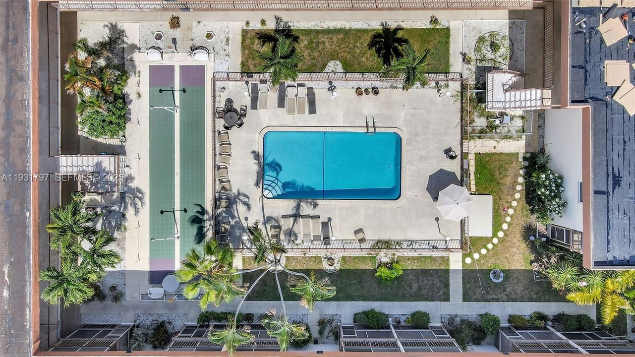 待售: $234,900 (2 贝兹, 2 浴室, 812 平方英尺)