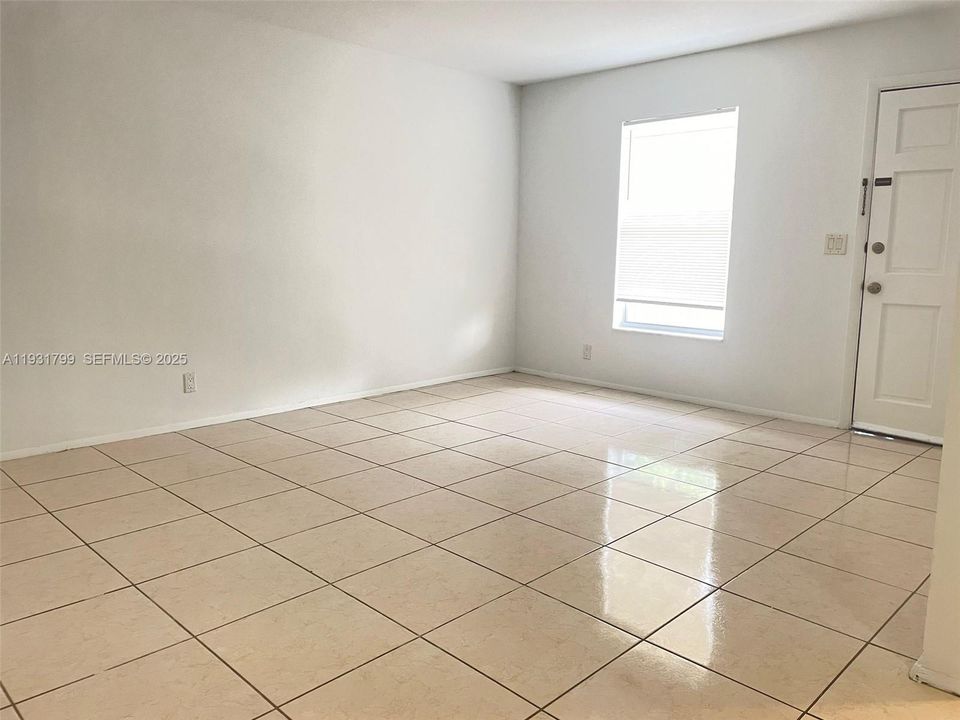 For Rent: $1,550 (1 beds, 1 baths, 600 Square Feet)