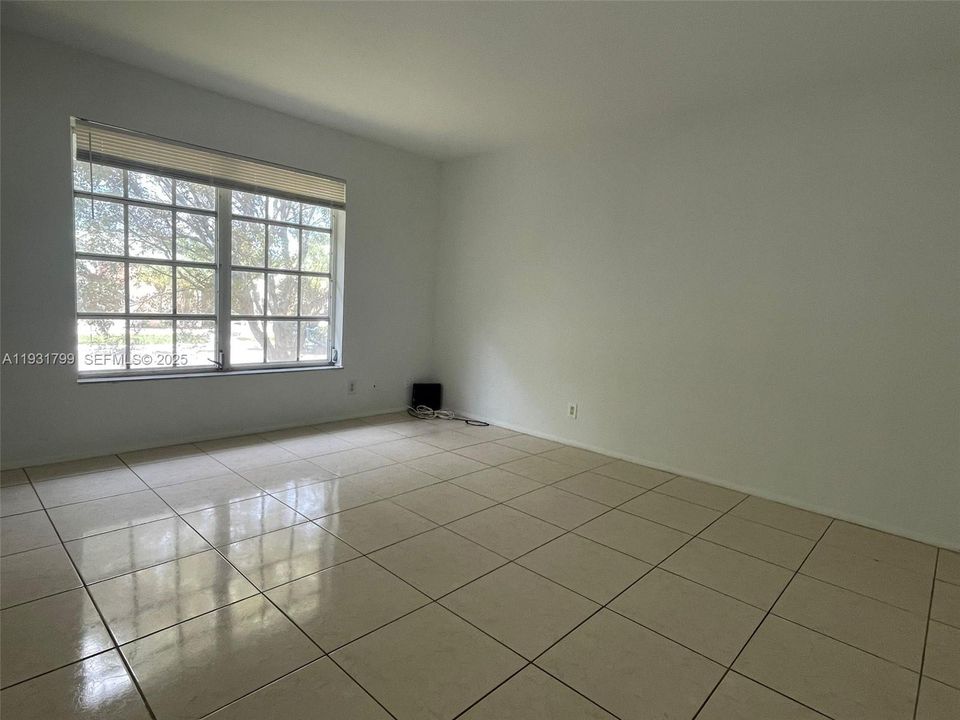 For Rent: $1,550 (1 beds, 1 baths, 600 Square Feet)