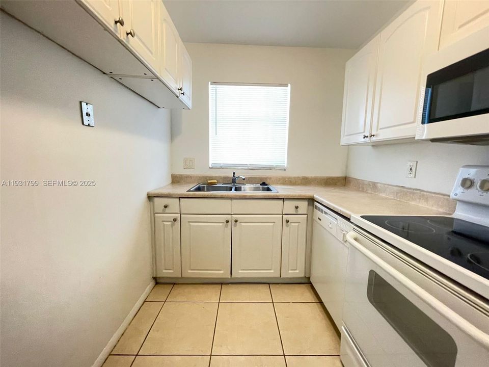 For Rent: $1,550 (1 beds, 1 baths, 600 Square Feet)