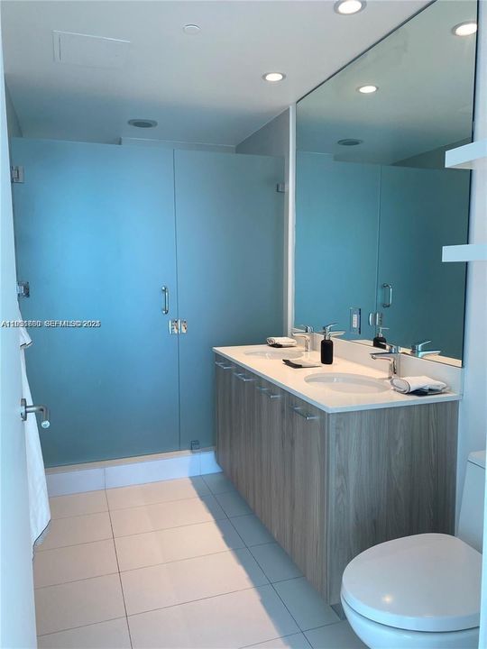 For Rent: $3,400 (1 beds, 1 baths, 712 Square Feet)