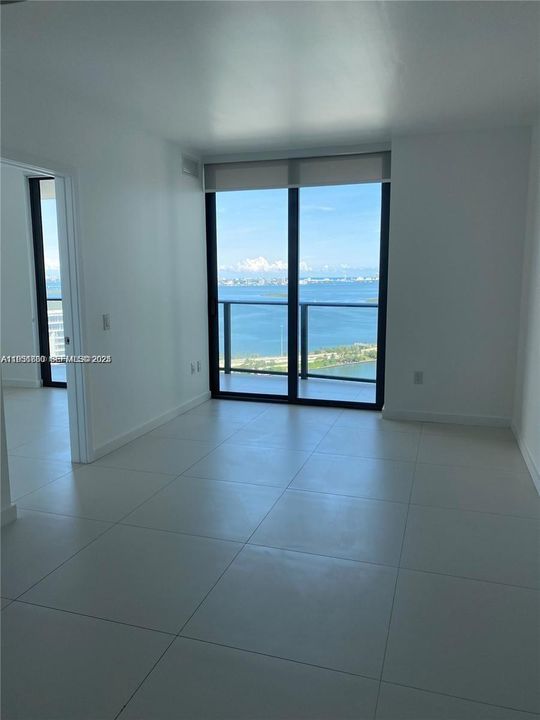 For Rent: $3,400 (1 beds, 1 baths, 712 Square Feet)