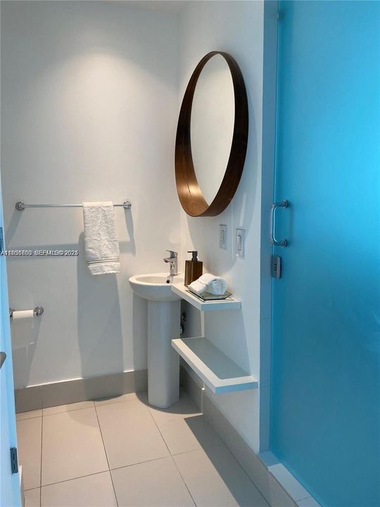 For Rent: $3,400 (1 beds, 1 baths, 712 Square Feet)