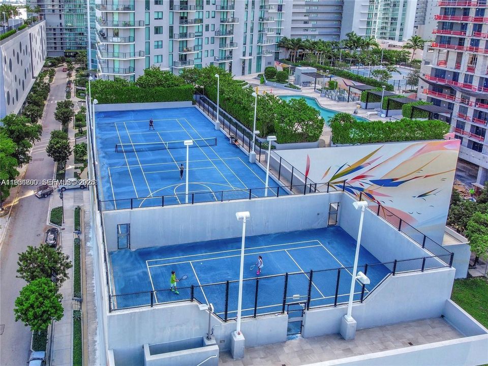 For Rent: $3,400 (1 beds, 1 baths, 712 Square Feet)