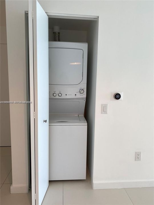 For Rent: $3,400 (1 beds, 1 baths, 712 Square Feet)