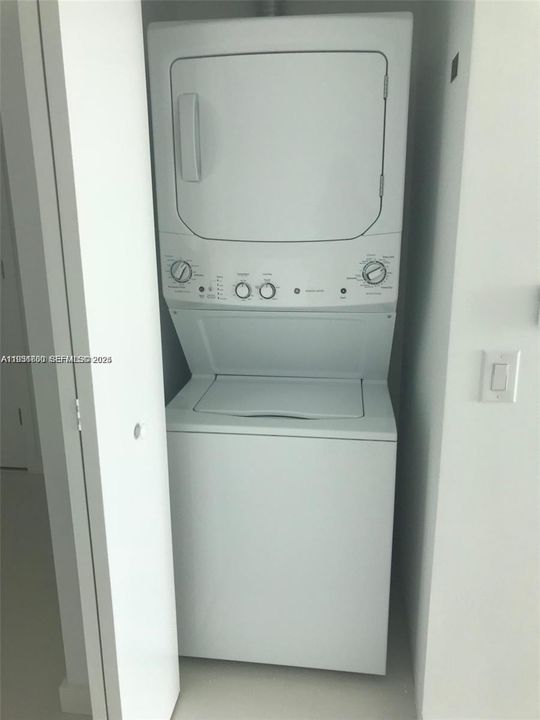 For Rent: $3,400 (1 beds, 1 baths, 712 Square Feet)