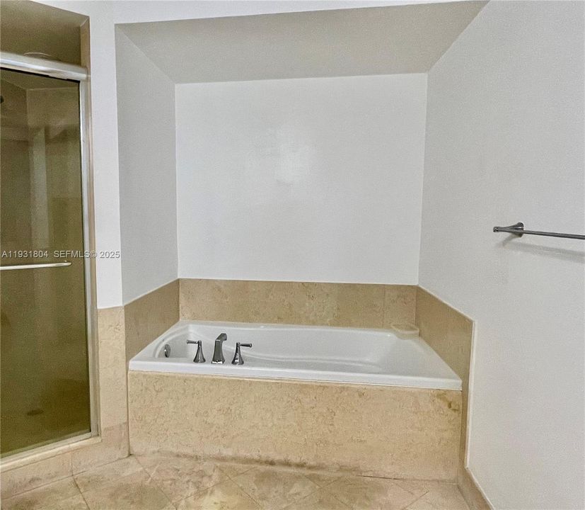 For Sale: $498,000 (2 beds, 2 baths, 1312 Square Feet)