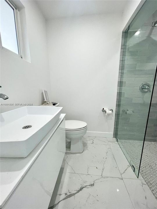 出租: $1,200 (1 贝兹, 1 浴室, 430 平方英尺)