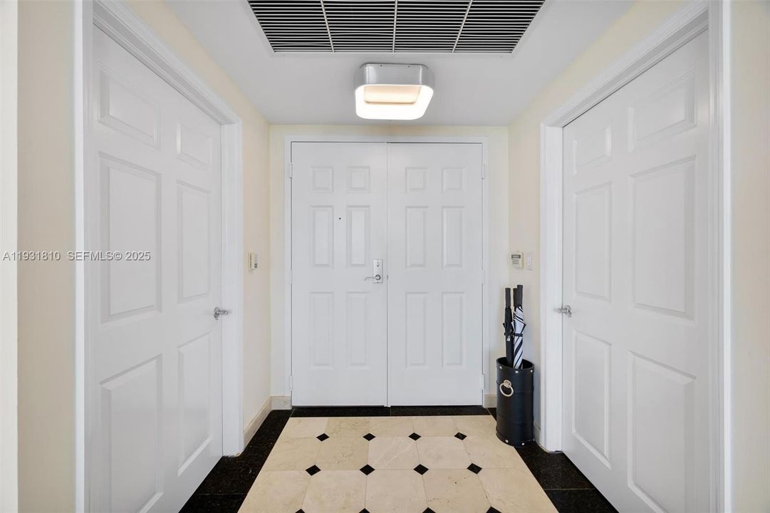 En Venta: $1,149,000 (3 camas, 2 baños, 1934 Pies cuadrados)