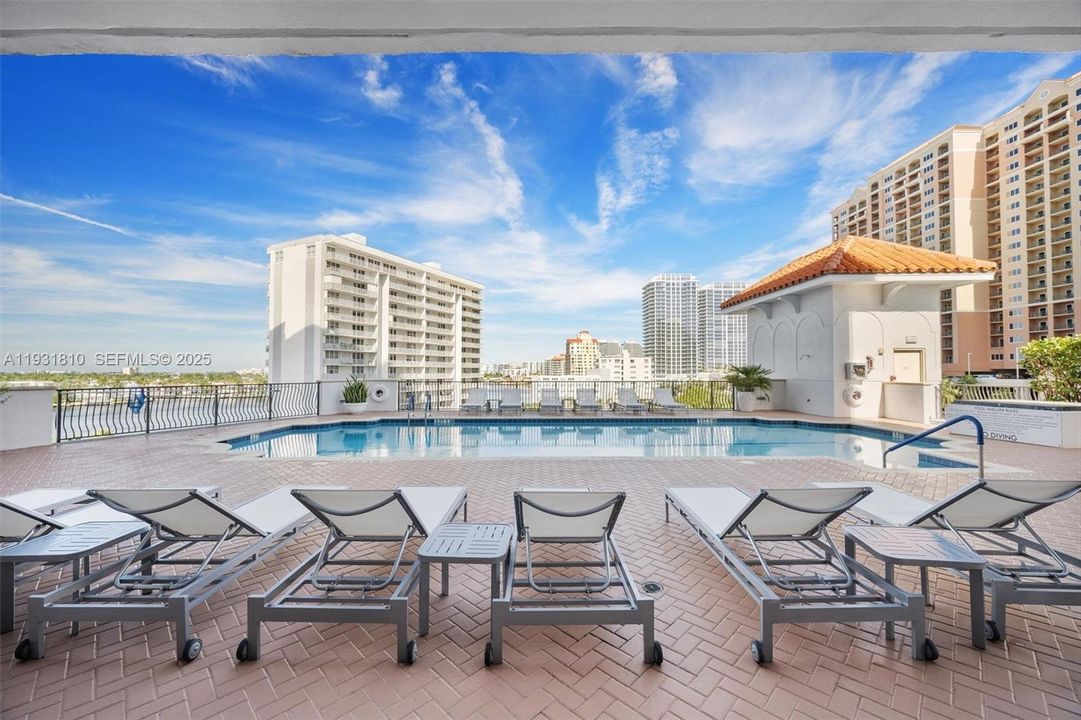 En Venta: $1,149,000 (3 camas, 2 baños, 1934 Pies cuadrados)