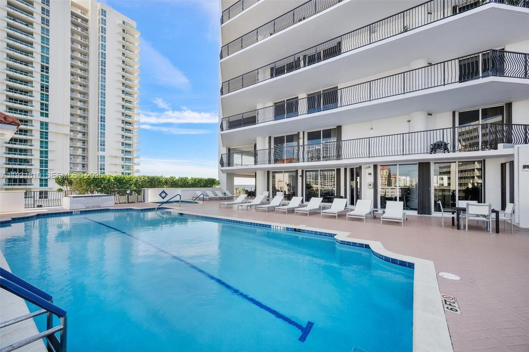 En Venta: $1,149,000 (3 camas, 2 baños, 1934 Pies cuadrados)