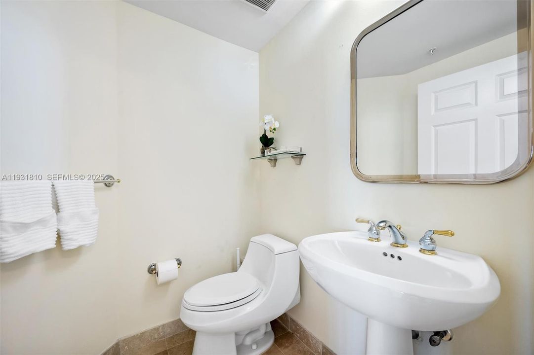 En Venta: $1,149,000 (3 camas, 2 baños, 1934 Pies cuadrados)