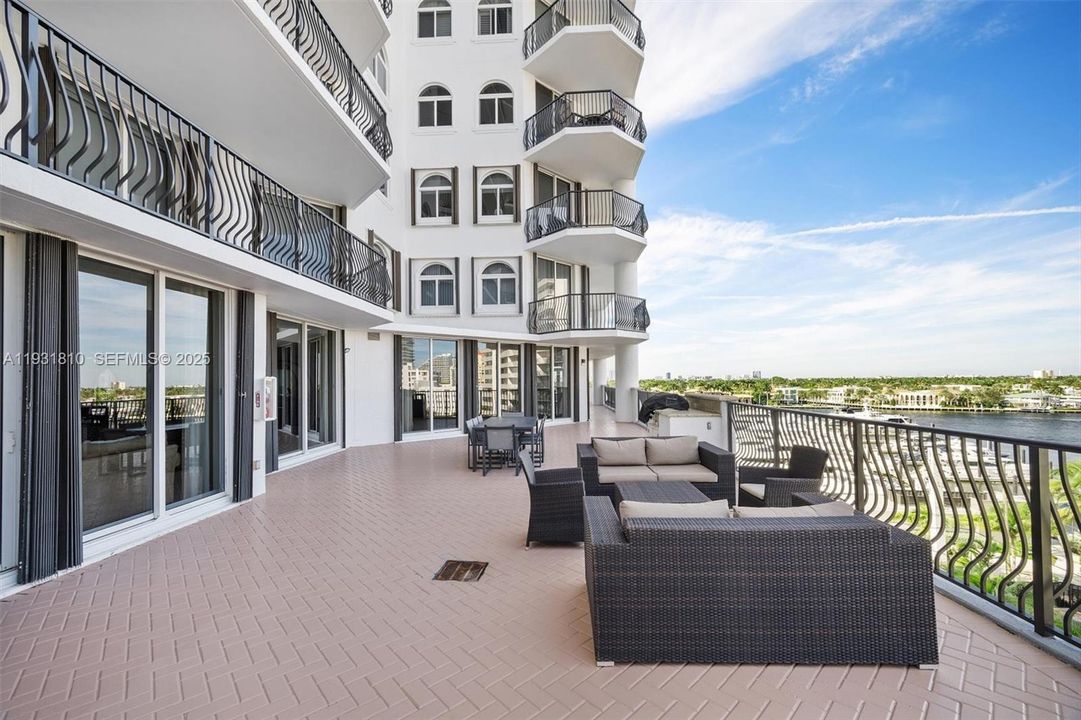 En Venta: $1,149,000 (3 camas, 2 baños, 1934 Pies cuadrados)