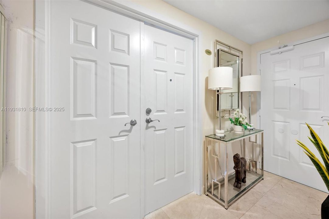 En Venta: $1,149,000 (3 camas, 2 baños, 1934 Pies cuadrados)