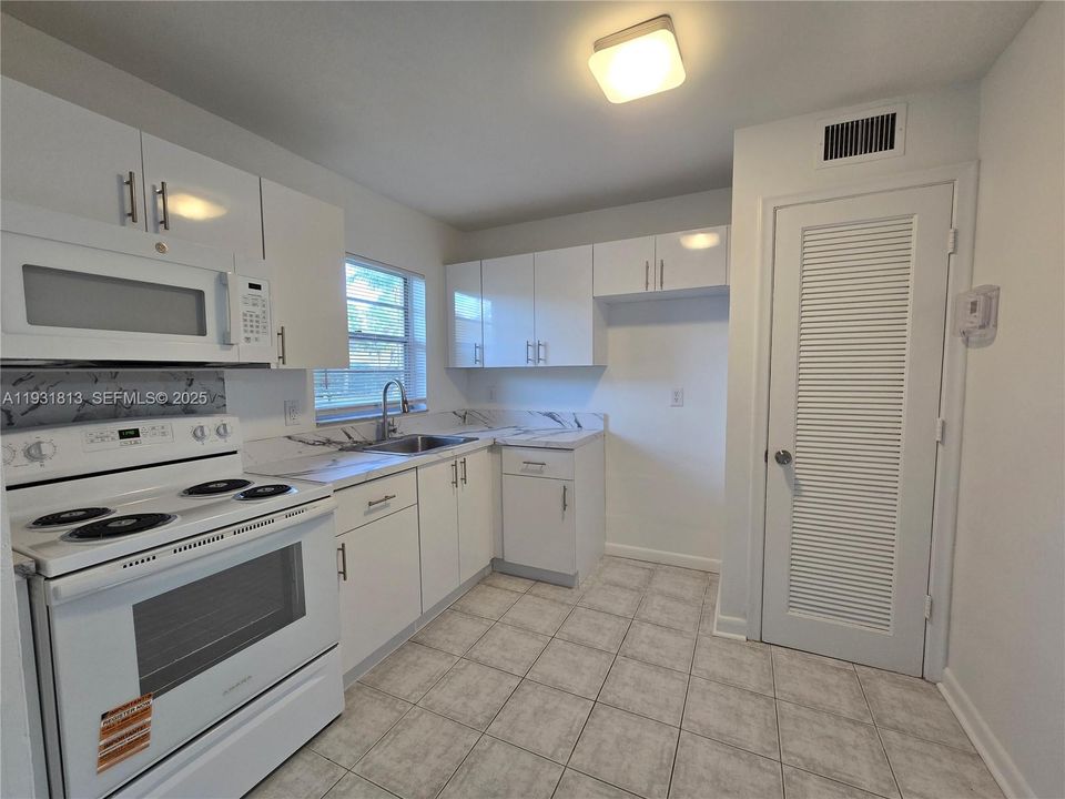 For Rent: $1,750 (2 beds, 1 baths, 609 Square Feet)