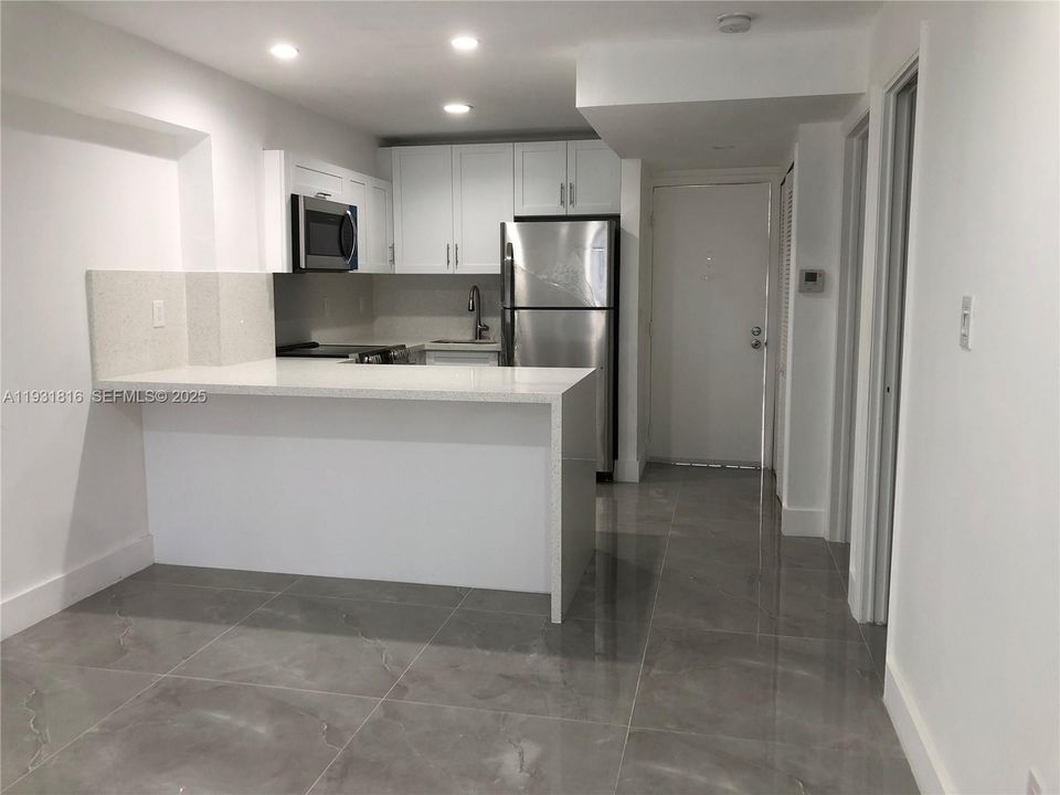 出租: $2,300 (2 贝兹, 2 浴室, 667 平方英尺)