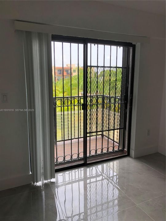 出租: $2,300 (2 贝兹, 2 浴室, 667 平方英尺)