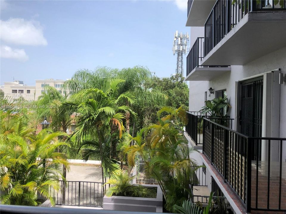 出租: $2,300 (2 贝兹, 2 浴室, 667 平方英尺)