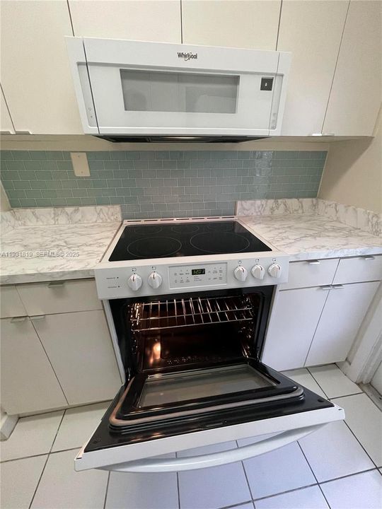 出租: $1,795 (1 贝兹, 1 浴室, 640 平方英尺)