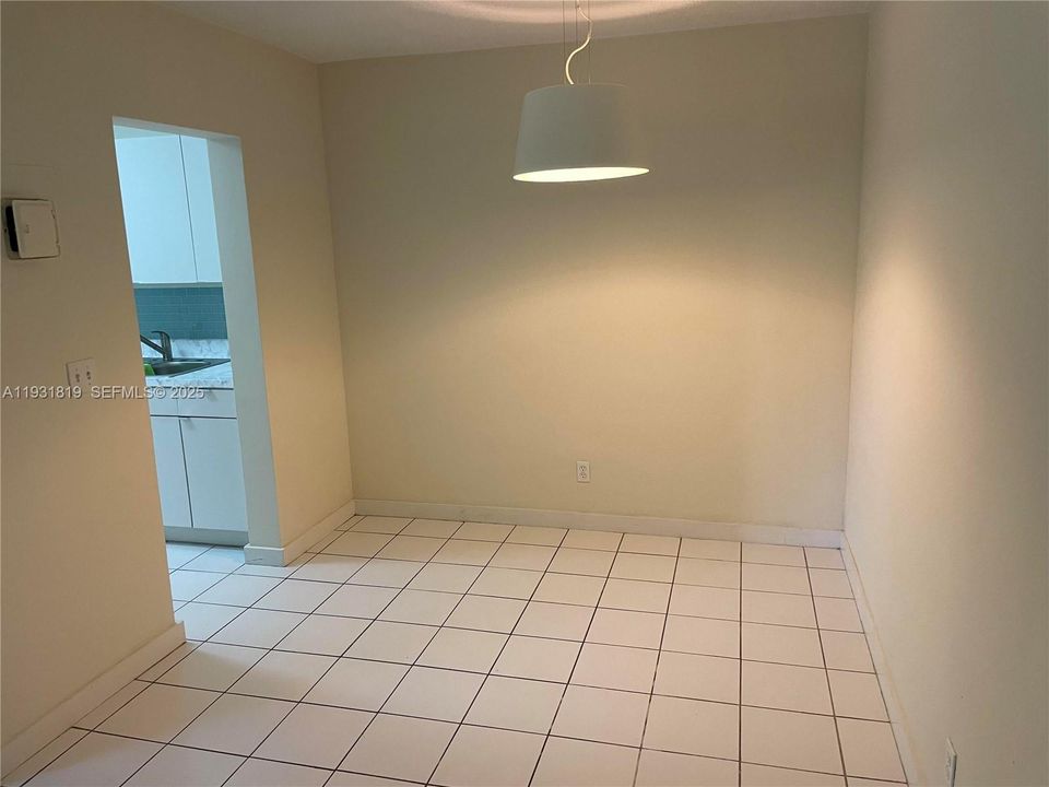 出租: $1,795 (1 贝兹, 1 浴室, 640 平方英尺)