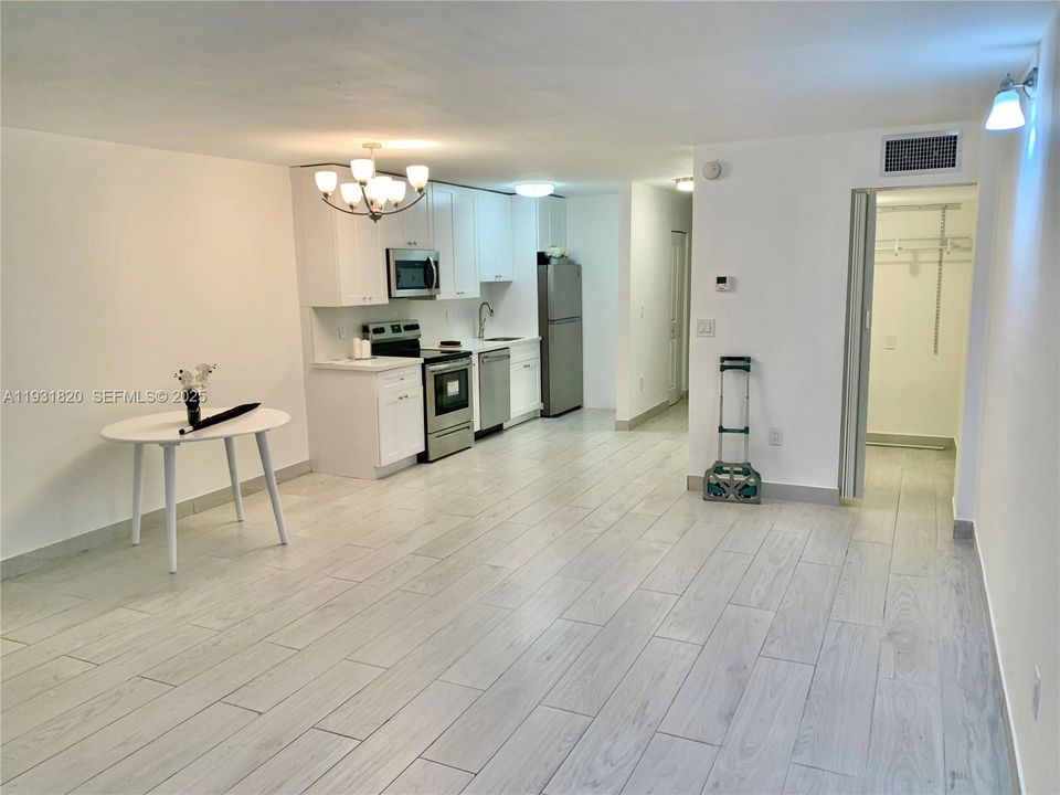 出租: $1,650 (0 贝兹, 1 浴室, 576 平方英尺)