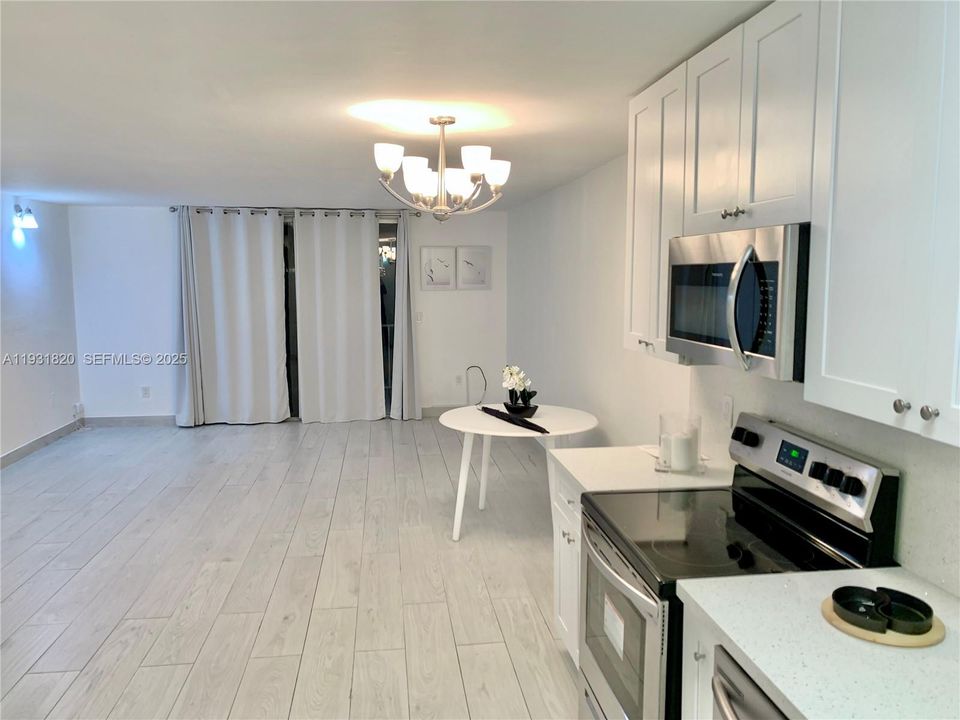 出租: $1,650 (0 贝兹, 1 浴室, 576 平方英尺)