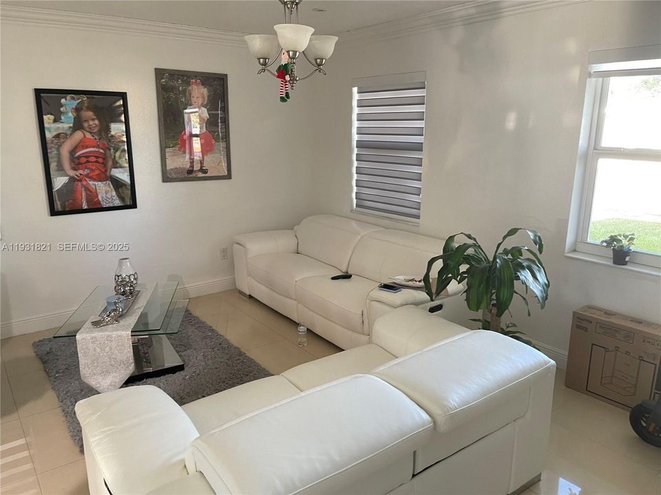 For Rent: $3,750 (3 beds, 2 baths, 1343 Square Feet)