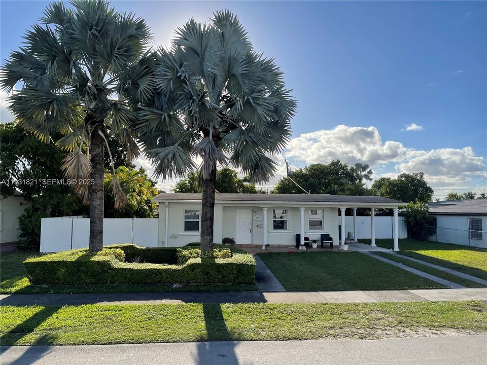 For Rent: $3,750 (3 beds, 2 baths, 1343 Square Feet)