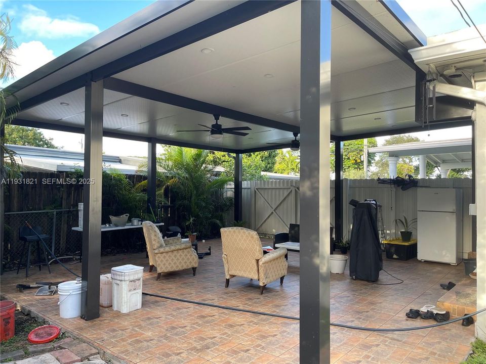 For Rent: $3,750 (3 beds, 2 baths, 1343 Square Feet)